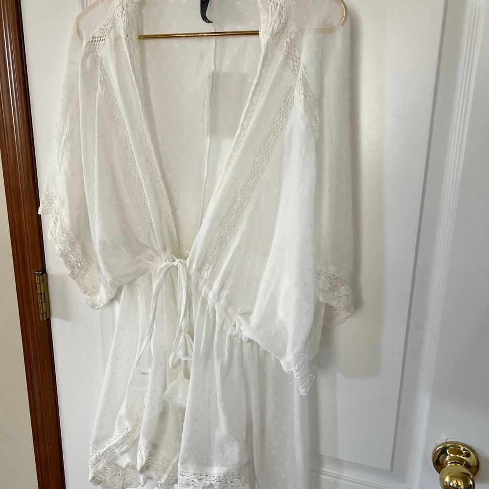 Francesca’s NWT White Lace S/M Swim Cover Up/Romantic Wrap With Tassle Ties
